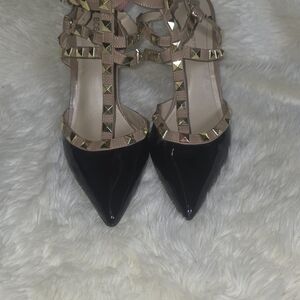 Studded Two-Tone Pointy Pumps BCBGeneration Black/Adobe/Gold